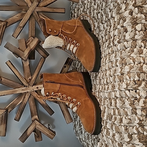 Crown & Ivy Leather boots size 7.5 - Picture 2 of 5